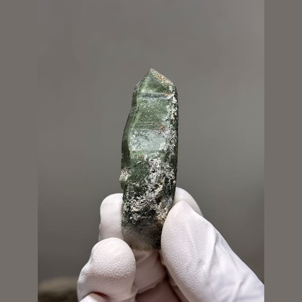 Slender green chlorite quartz floater from Tibet — detail view