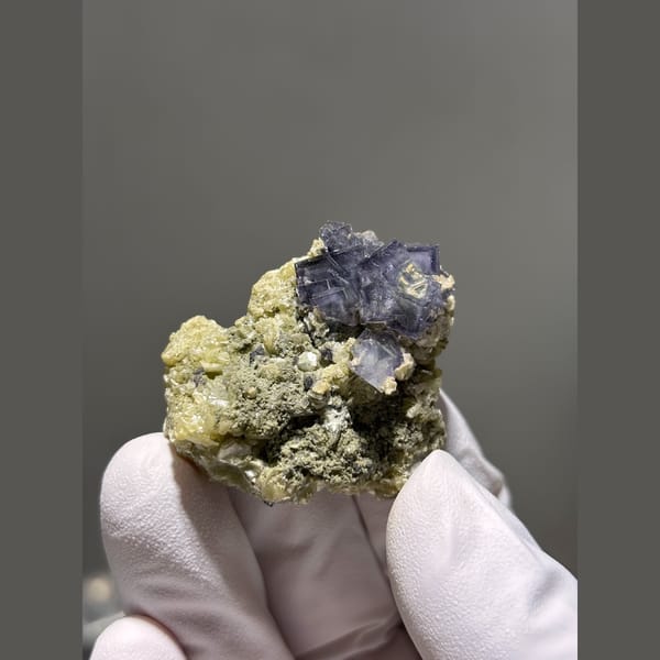 Purple fluorite cubes on mica matrix from Yaogangxian — alternate view