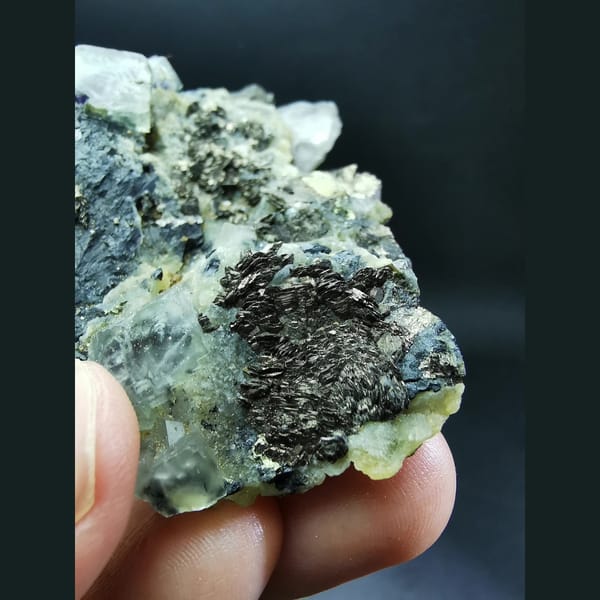 Fluorite with marmatite, pyrrhotite and mica — alternate view