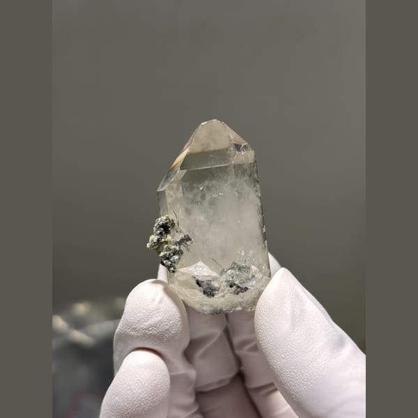 Light smoky quartz point from Xuebaoding — complete view
