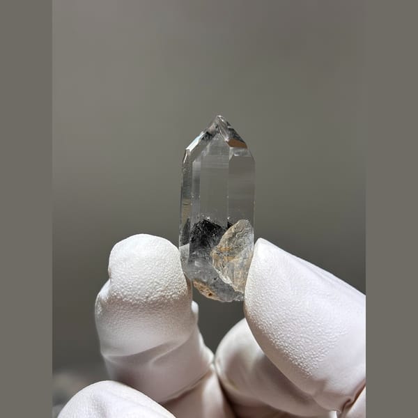 Clear quartz point with dark inclusions from Jinkouhe — alternate view