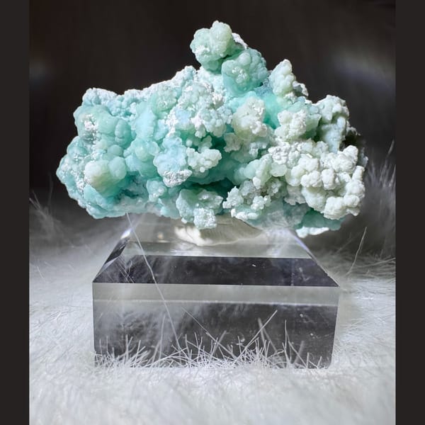 Blue-Green and White Gibbsite 5.0 cm — complete view