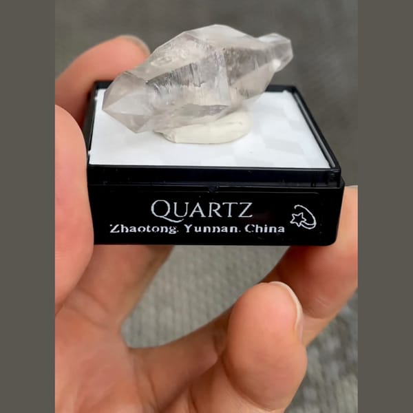 Quartz from Zhaotong — detail view