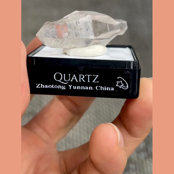 Quartz from Zhaotong — detail view