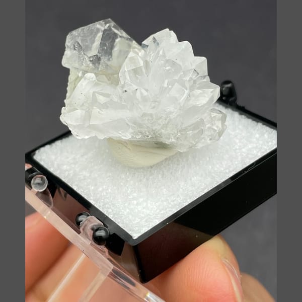 Fluorite with quartz from Fujian — detail view