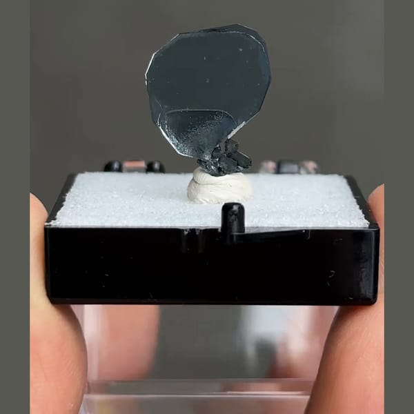 Mirror specular hematite from Zhangjiakou — complete view