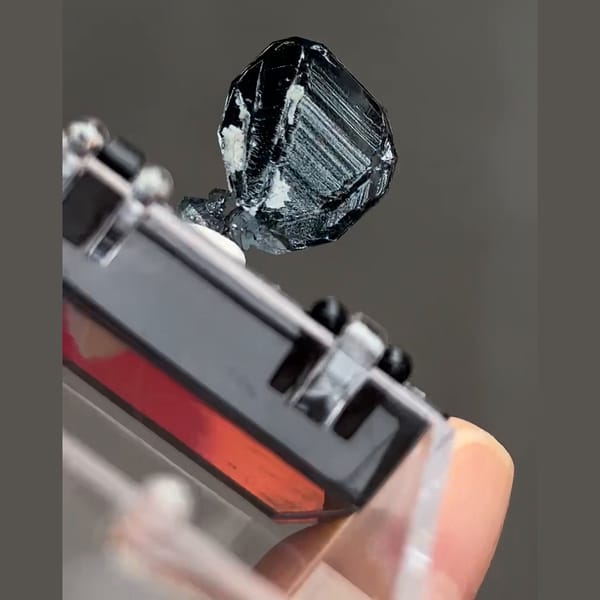 Mirror specular hematite from Zhangjiakou — detail view