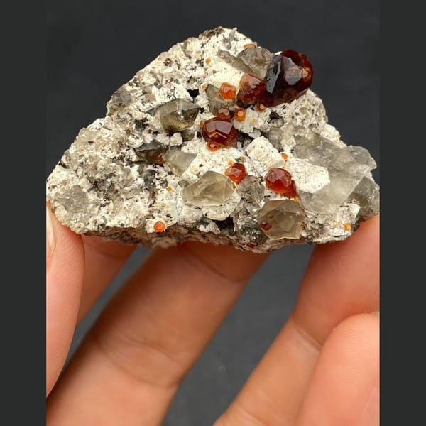 Garnet with quartz from Fujian — complete view