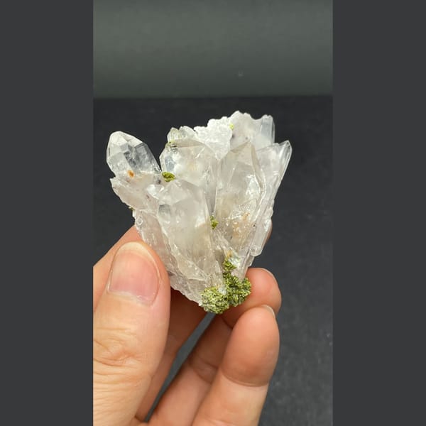 Clear quartz crystal fan with green epidote from Meigu — complete view