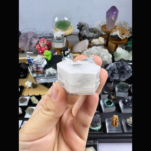 Hexagonal white biscuit calcite on clear quartz — alternate view