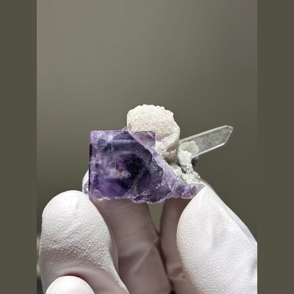 Purple fluorite cube with quartz and calcite from Yaogangxian — complete view