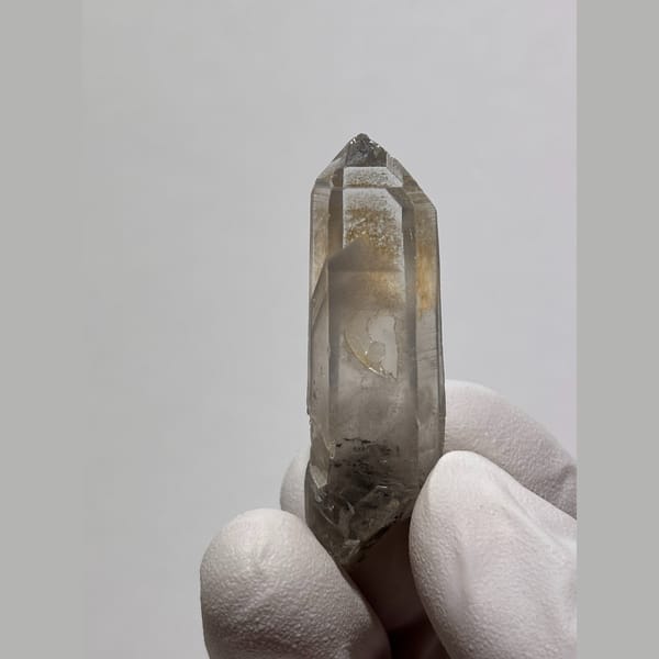 Clear quartz with dark phantom from Jinkouhe — alternate view