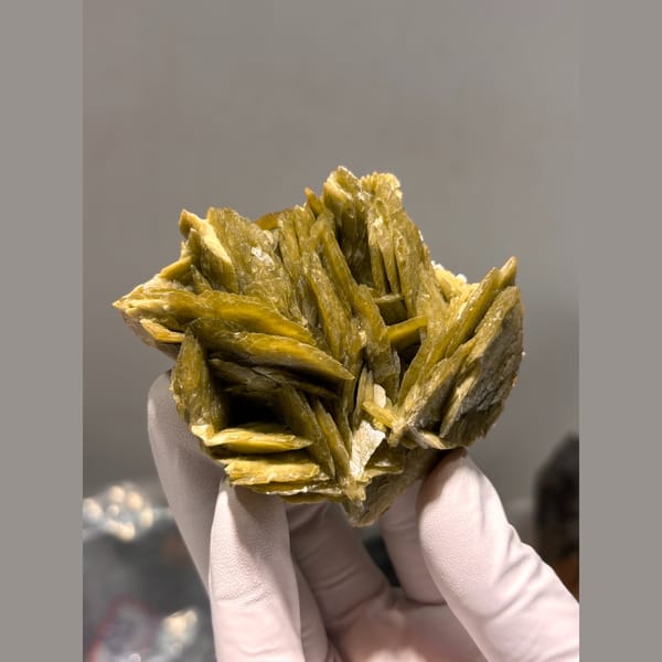 Yellow green bladed siderite with dolomite from Guizhou — complete view