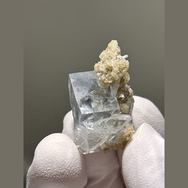 Clear fluorite cube with mica from Yaogangxian — alternate view