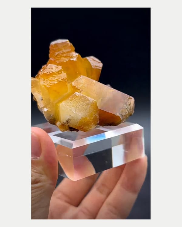 Complete lower reverse view of translucent yellow calcite