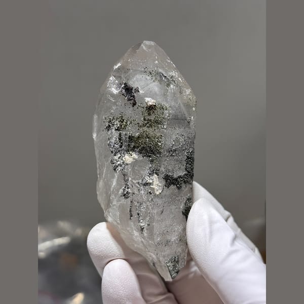 Clear quartz packed with green chlorite from Yaogangxian — detail view