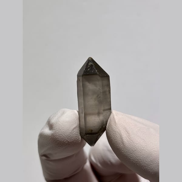 Slender hat elestial quartz from Yunnan — detail view