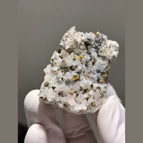 White quartz plate with pyrite from Jiangxi — complete view