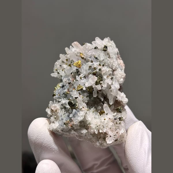White quartz plate with pyrite from Jiangxi — detail view