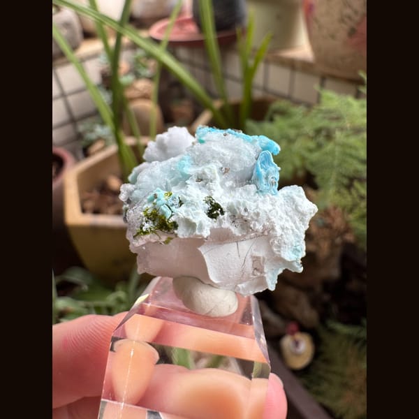 Blue-White Popcorn Gibbsite 4.0 cm — alternate view