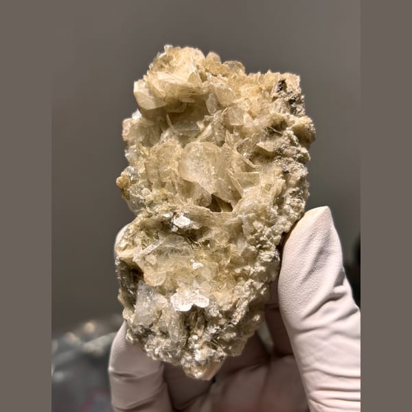 Bladed tan calcite with quartz and mica from Xuebaoding — alternate view