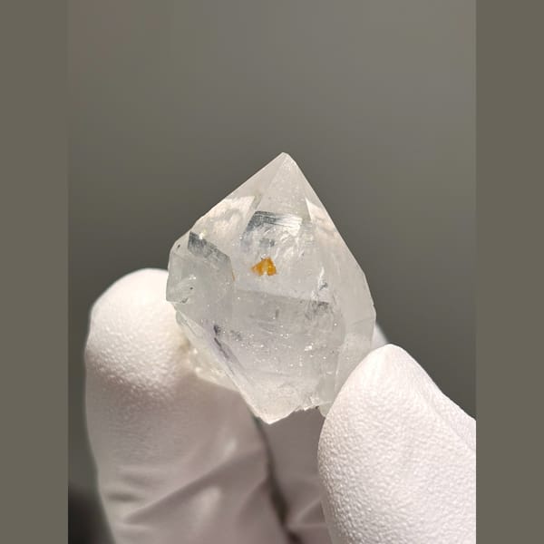 Garden quartz floater from Sichuan — complete view