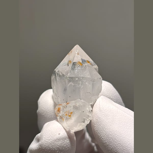Garden quartz floater from Sichuan — alternate view