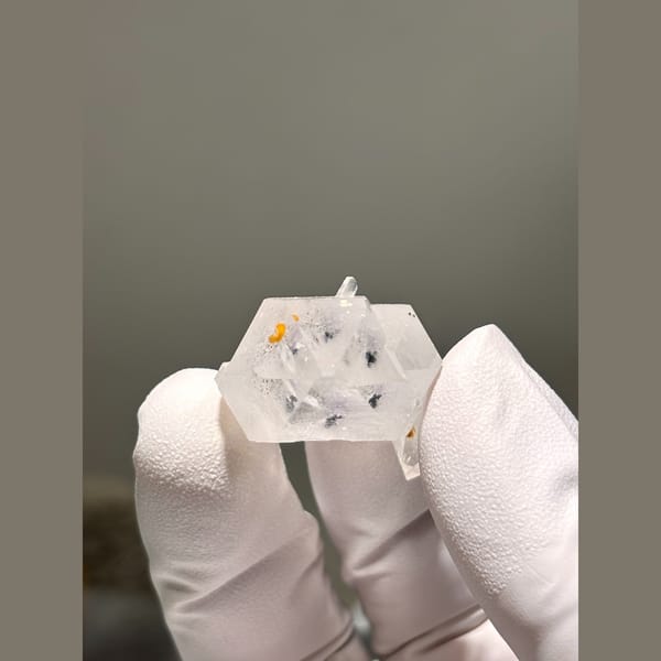 Garden quartz floater from Sichuan — detail view