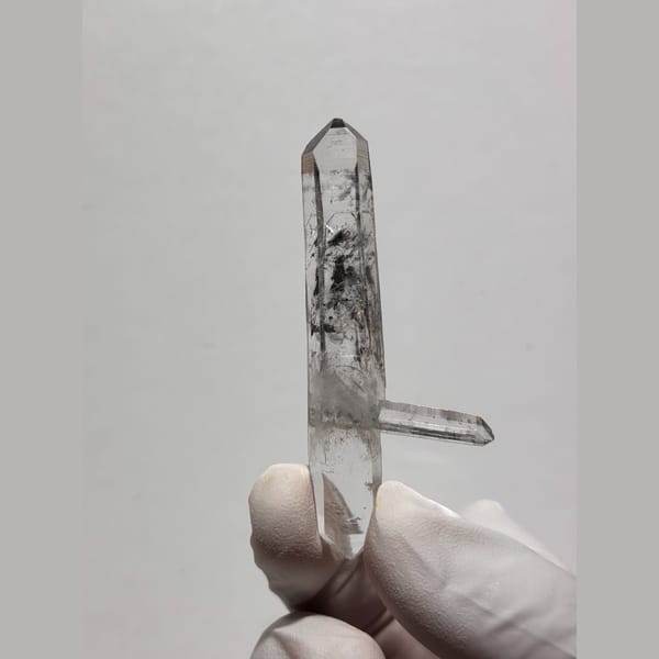 Multi-growth double terminated quartz from Jinkouhe — detail view