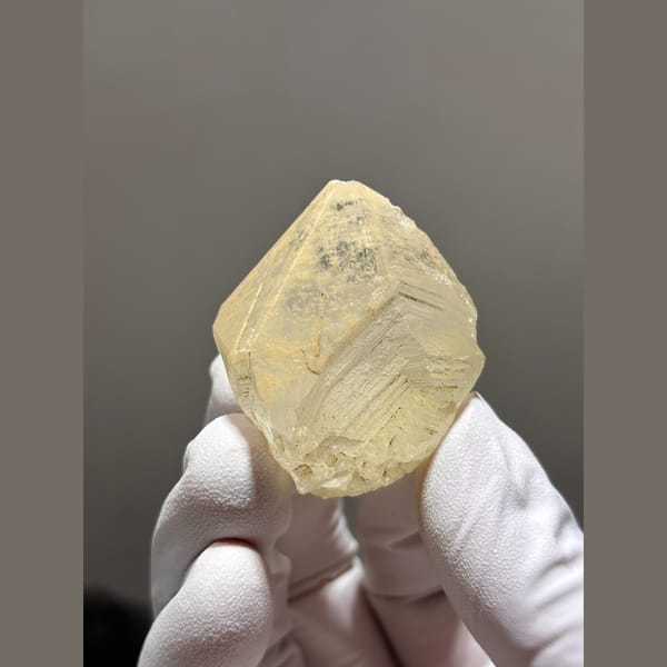 Rutile rabbit hair quartz from Sichuan — complete view