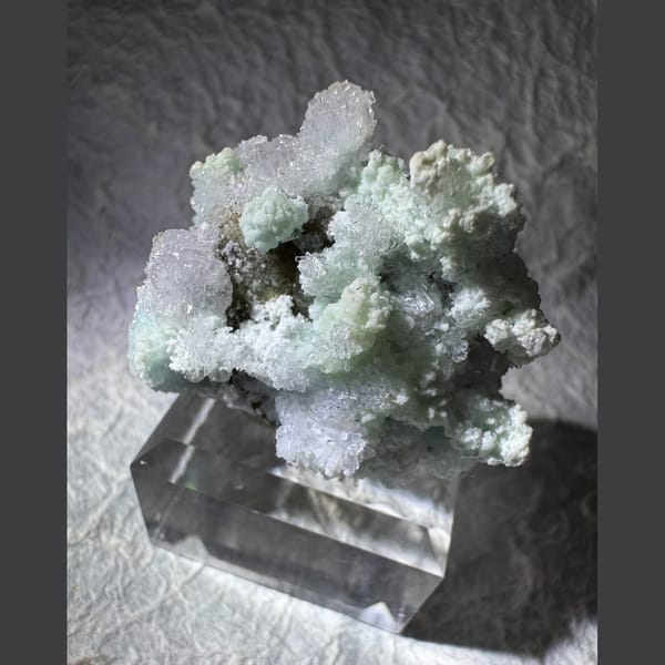 Blue-Green Creedite with Lavender Flowers 4.0 cm — detail view