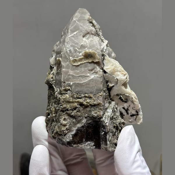 Quartz cluster from Inner Mongolia — complete view