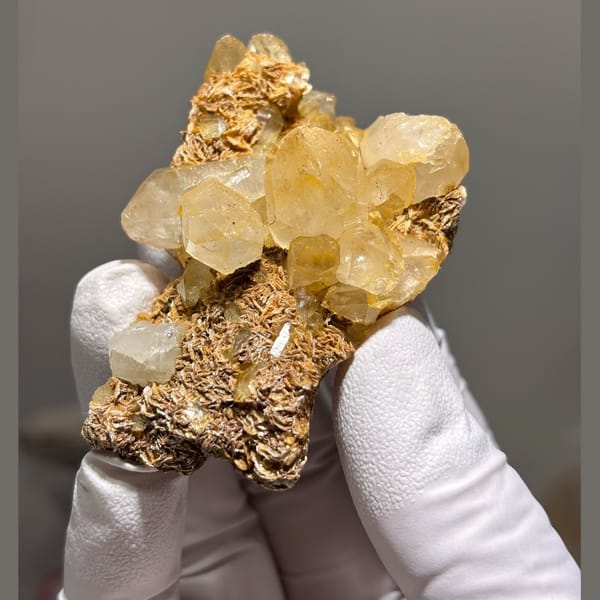 Quartz from Xuebaoding — alternate view