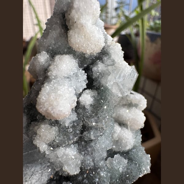 White Apophyllite with Quartz India 7.0 cm — detail view
