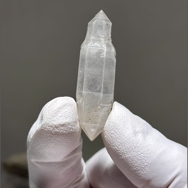 Sketch-look spirit quartz — complete view