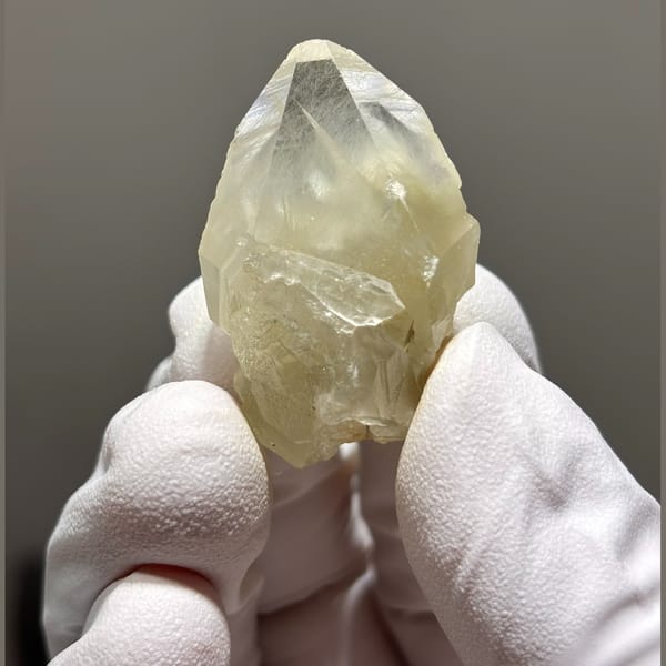 Rabbit-hair rutile quartz — complete view