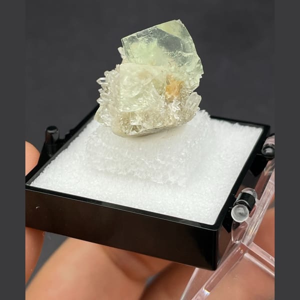 Fluorite with quartz mid from Fujian — detail view