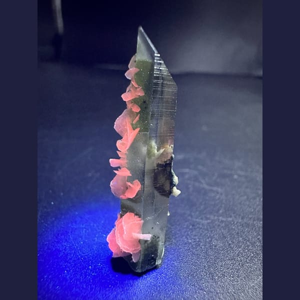 Quartz with Petal Calcite Yaogangxian 3.5 cm — complete view