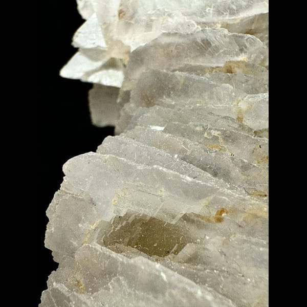 Quartz with layered calcite from Inner Mongolia — detail view