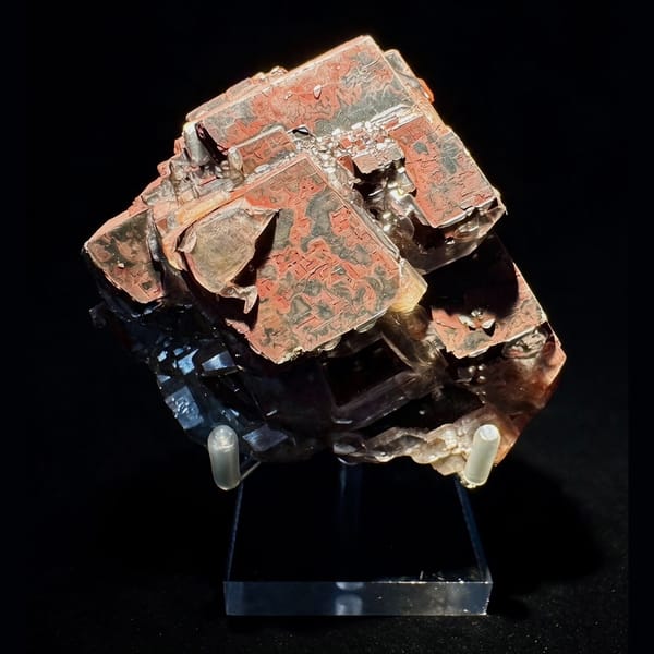 Chocolate Calcite, Black and Red Hunan 8.0 cm — detail view