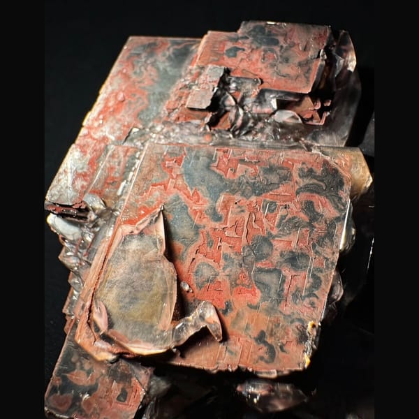 Chocolate Calcite, Black and Red Hunan 8.0 cm — detail view