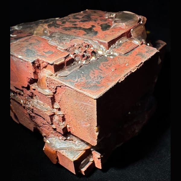 Chocolate Calcite, Black and Red Hunan 8.0 cm — detail view
