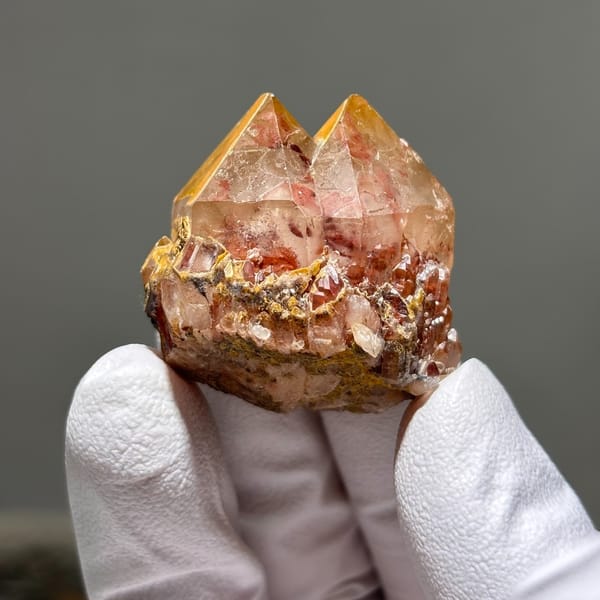 Twin quartz crystal — alternate view