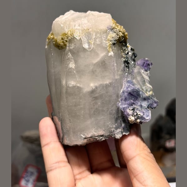 Quartz with fluorite from Yaogangxian — alternate view