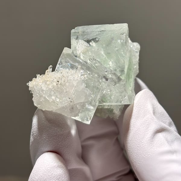 Fluorite from Zhejiang — complete view