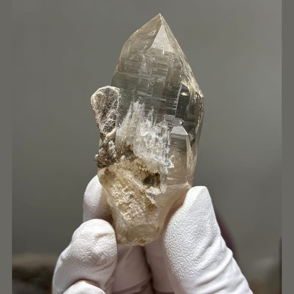 Mid Himalayan quartz — complete view