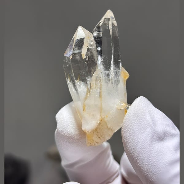 Mini clear quartz — complete view