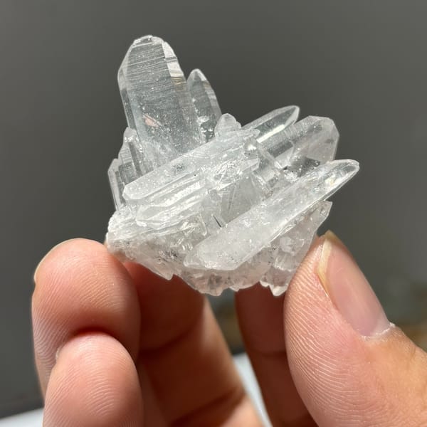 Mini quartz from Jinkouhe — complete view