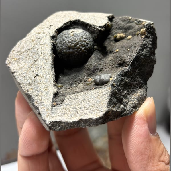 Ball-shaped calcite — alternate view