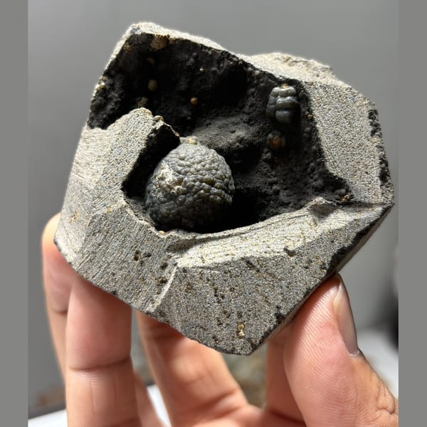 Ball-shaped calcite — alternate view